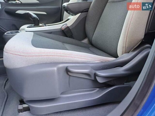 Синий Опель Ampera-e, объемом двигателя 0 л и пробегом 125 тыс. км за 13999 $, фото 23 на Automoto.ua