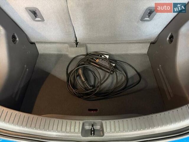 Синий Опель Ampera-e, объемом двигателя 0 л и пробегом 208 тыс. км за 14400 $, фото 4 на Automoto.ua