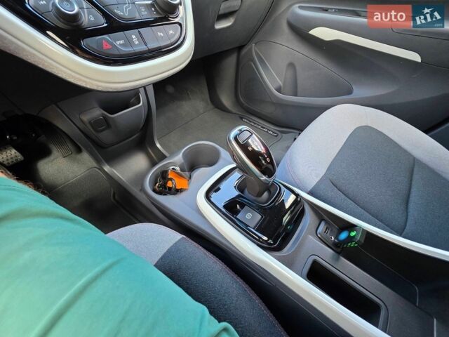 Синий Опель Ampera-e, объемом двигателя 0 л и пробегом 120 тыс. км за 17200 $, фото 32 на Automoto.ua