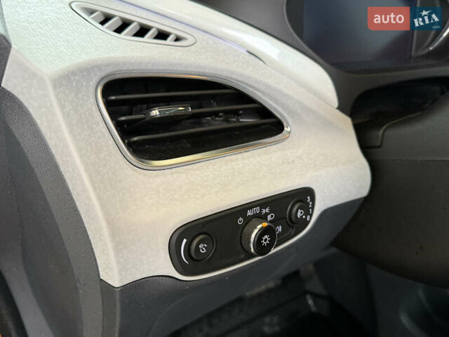 Оранжевый Опель Ampera-e, объемом двигателя 0 л и пробегом 137 тыс. км за 14499 $, фото 45 на Automoto.ua