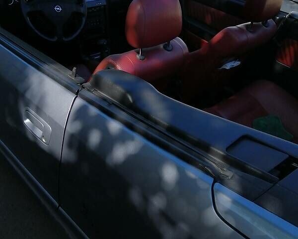 Серый Опель Astra Coupe Bertone, объемом двигателя 2.2 л и пробегом 176 тыс. км за 6500 $, фото 6 на Automoto.ua
