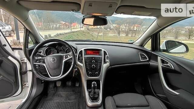 Білий Опель Astra Sports Tourer, об'ємом двигуна 1.7 л та пробігом 254 тис. км за 6700 $, фото 6 на Automoto.ua