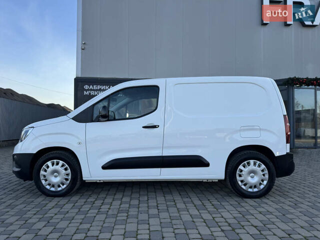 Белый Опель Combo-e, объемом двигателя 0 л и пробегом 51 тыс. км за 15350 $, фото 3 на Automoto.ua