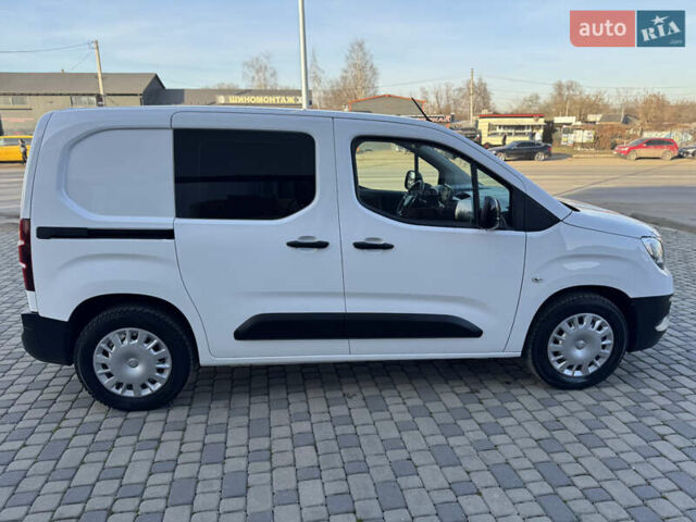 Белый Опель Combo-e, объемом двигателя 0 л и пробегом 51 тыс. км за 15350 $, фото 9 на Automoto.ua