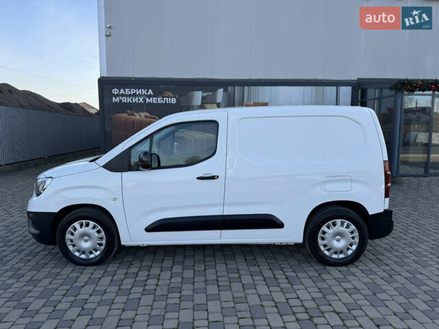 Белый Опель Combo-e, объемом двигателя 0 л и пробегом 51 тыс. км за 15350 $, фото 2 на Automoto.ua