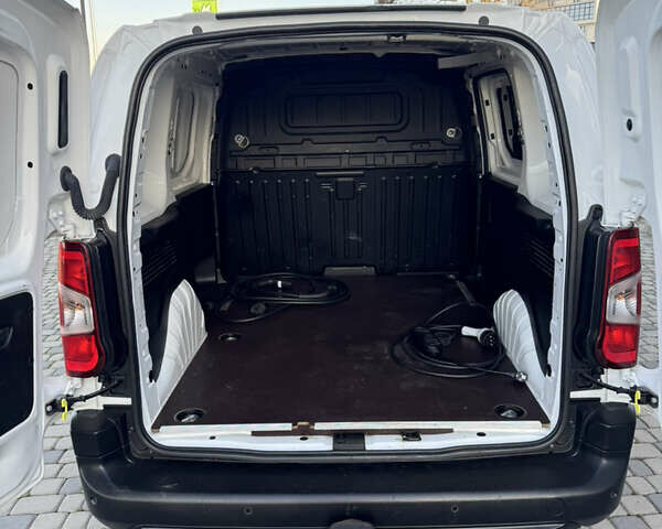 Белый Опель Combo-e, объемом двигателя 0 л и пробегом 51 тыс. км за 15350 $, фото 20 на Automoto.ua