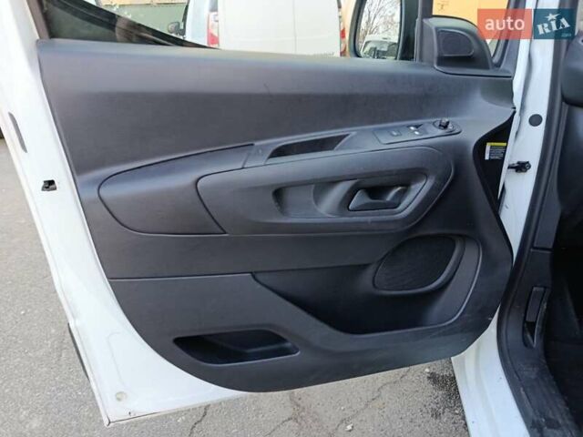 Белый Опель Combo-e, объемом двигателя 0 л и пробегом 56 тыс. км за 18900 $, фото 11 на Automoto.ua