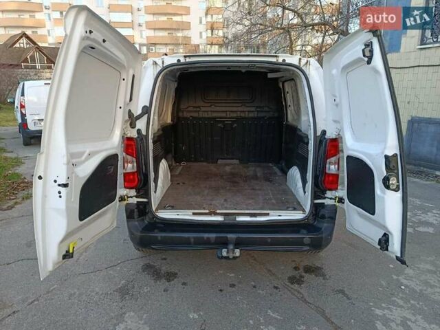 Белый Опель Combo-e, объемом двигателя 0 л и пробегом 56 тыс. км за 18900 $, фото 10 на Automoto.ua