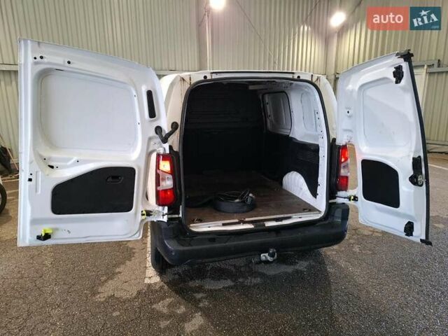 Белый Опель Combo-e, объемом двигателя 0 л и пробегом 56 тыс. км за 18900 $, фото 4 на Automoto.ua