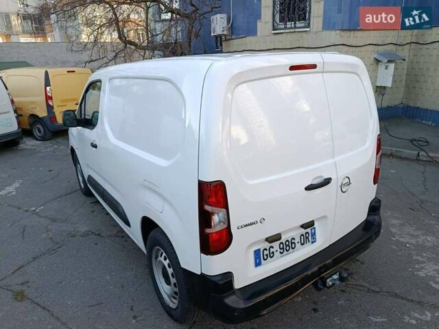 Белый Опель Combo-e, объемом двигателя 0 л и пробегом 56 тыс. км за 18900 $, фото 17 на Automoto.ua