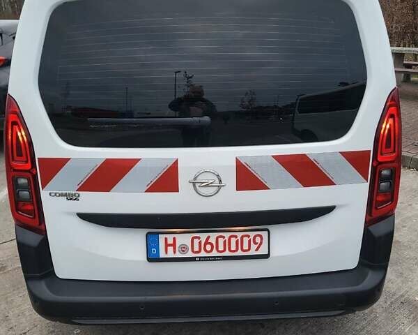 Белый Опель Combo-e, объемом двигателя 1.5 л и пробегом 167 тыс. км за 9340 $, фото 4 на Automoto.ua