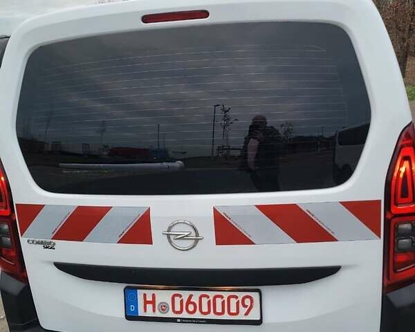 Белый Опель Combo-e, объемом двигателя 1.5 л и пробегом 167 тыс. км за 9340 $, фото 7 на Automoto.ua