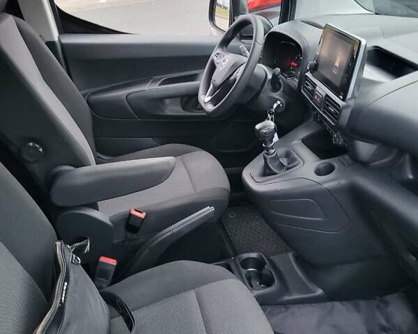 Белый Опель Combo-e, объемом двигателя 1.5 л и пробегом 167 тыс. км за 9340 $, фото 8 на Automoto.ua