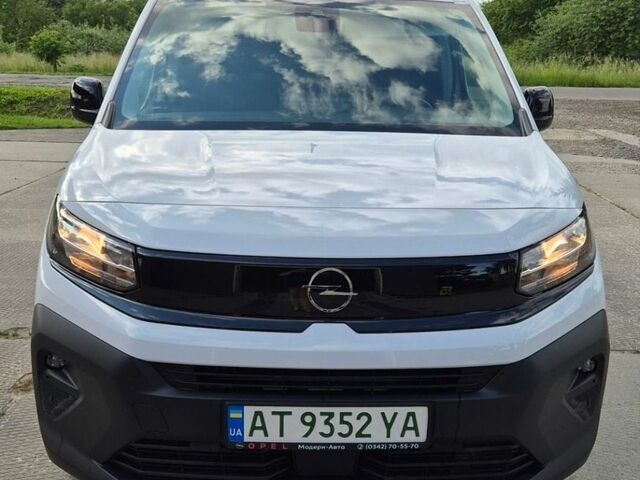 Белый Опель Combo-e, объемом двигателя 0 л и пробегом 2 тыс. км за 37950 $, фото 2 на Automoto.ua