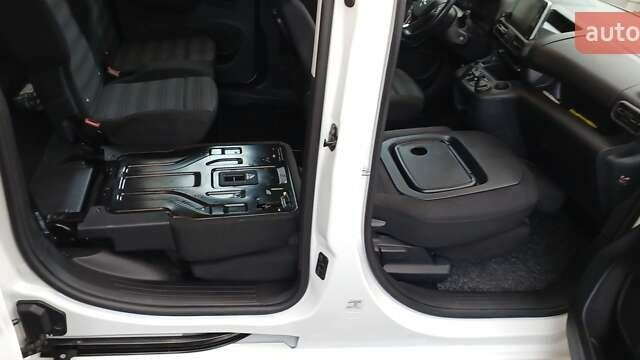 Білий Опель Combo-e, об'ємом двигуна 0 л та пробігом 26 тис. км за 19000 $, фото 23 на Automoto.ua