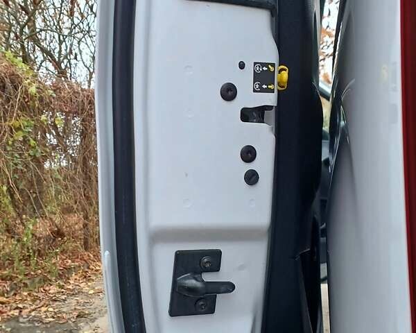 Білий Опель Combo-e, об'ємом двигуна 0 л та пробігом 26 тис. км за 19000 $, фото 35 на Automoto.ua