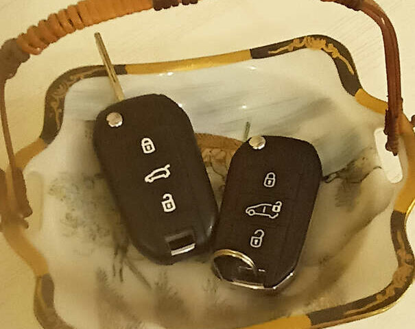 Білий Опель Combo-e, об'ємом двигуна 0 л та пробігом 26 тис. км за 19000 $, фото 4 на Automoto.ua