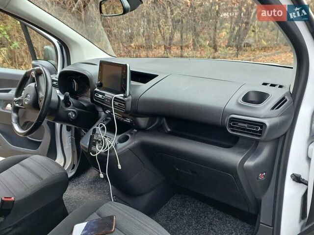 Білий Опель Combo-e, об'ємом двигуна 0 л та пробігом 26 тис. км за 19000 $, фото 11 на Automoto.ua