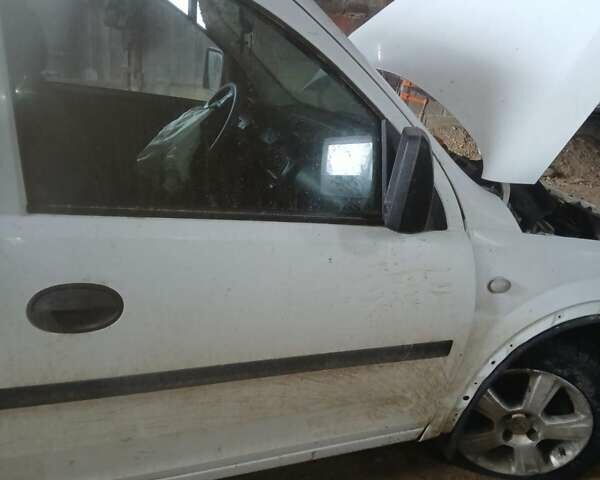 Белый Опель Combo-e, объемом двигателя 1.3 л и пробегом 250 тыс. км за 1500 $, фото 1 на Automoto.ua