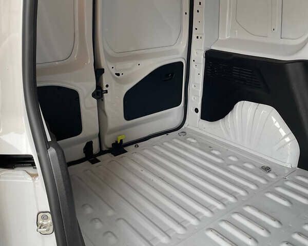 Белый Опель Combo-e, объемом двигателя 0 л и пробегом 17 тыс. км за 18700 $, фото 24 на Automoto.ua