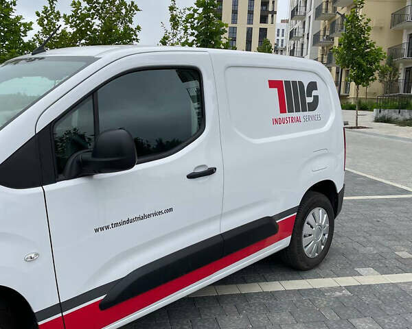 Белый Опель Combo-e, объемом двигателя 0 л и пробегом 17 тыс. км за 18700 $, фото 5 на Automoto.ua