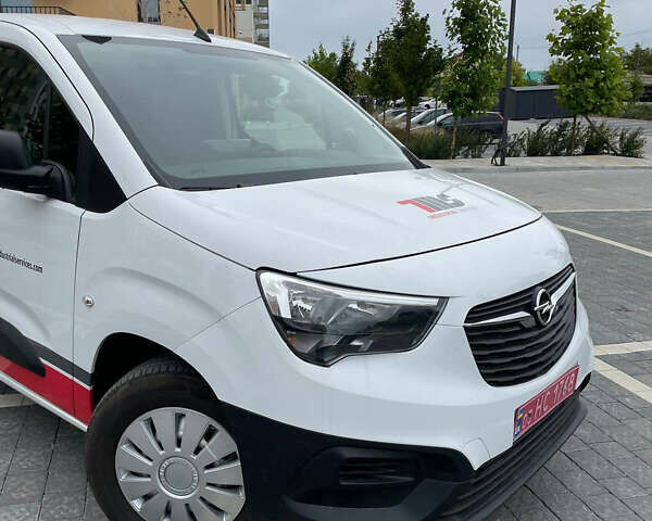Белый Опель Combo-e, объемом двигателя 0 л и пробегом 17 тыс. км за 18700 $, фото 3 на Automoto.ua
