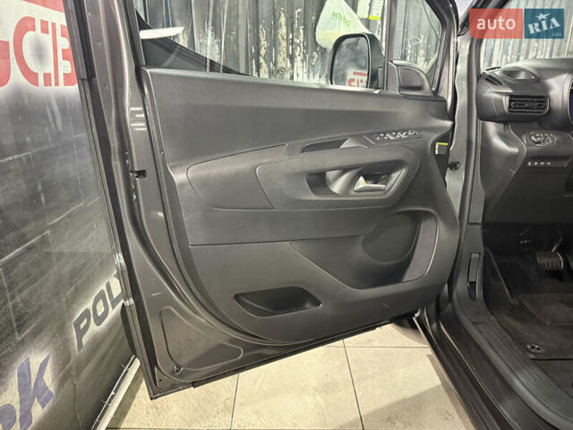 Серый Опель Combo-e, объемом двигателя 0 л и пробегом 49 тыс. км за 22000 $, фото 12 на Automoto.ua