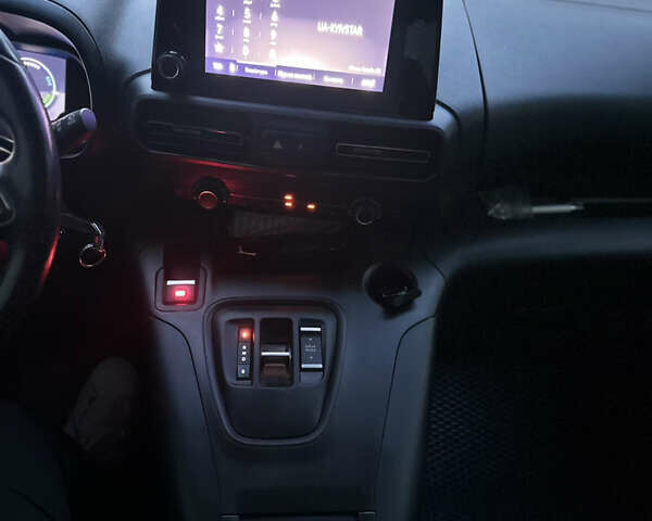 Синий Опель Combo-e, объемом двигателя 0 л и пробегом 43 тыс. км за 21000 $, фото 5 на Automoto.ua