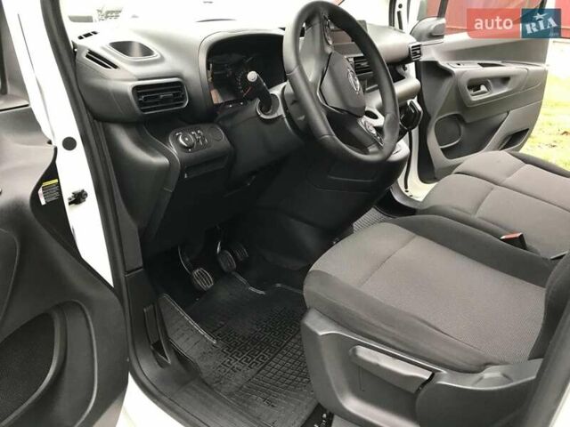 Белый Опель Combo Cargo, объемом двигателя 1.5 л и пробегом 185 тыс. км за 11400 $, фото 8 на Automoto.ua