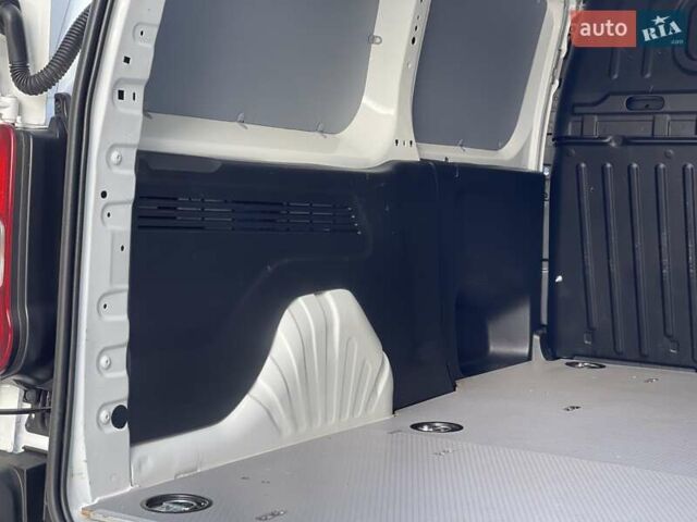 Белый Опель Combo Cargo, объемом двигателя 1.5 л и пробегом 146 тыс. км за 12500 $, фото 29 на Automoto.ua