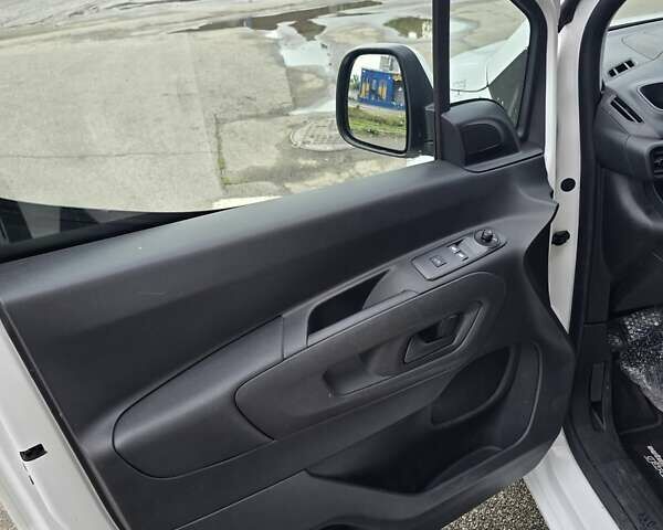 Білий Опель Combo Cargo, об'ємом двигуна 1.5 л та пробігом 79 тис. км за 11550 $, фото 11 на Automoto.ua