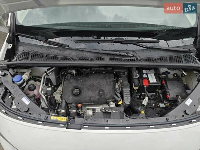 Белый Опель Combo Cargo, объемом двигателя 0 л и пробегом 93 тыс. км за 12450 $, фото 45 на Automoto.ua