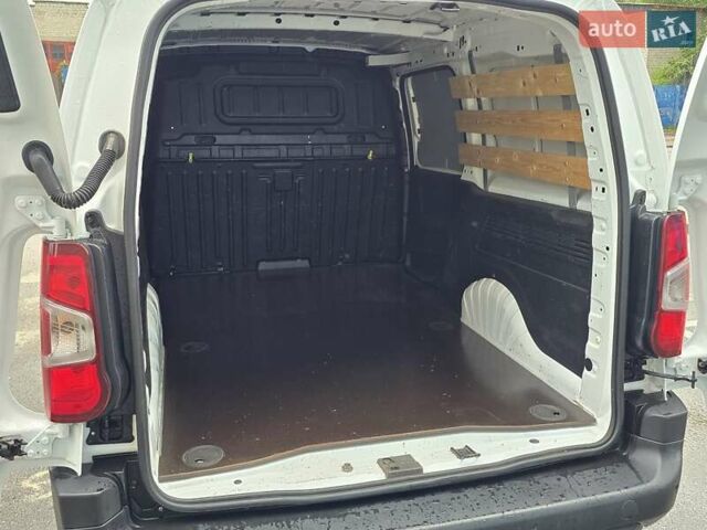 Белый Опель Combo Cargo, объемом двигателя 0 л и пробегом 93 тыс. км за 12450 $, фото 36 на Automoto.ua