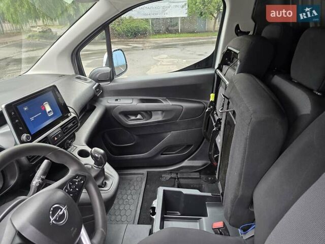 Белый Опель Combo Cargo, объемом двигателя 0 л и пробегом 93 тыс. км за 12450 $, фото 33 на Automoto.ua