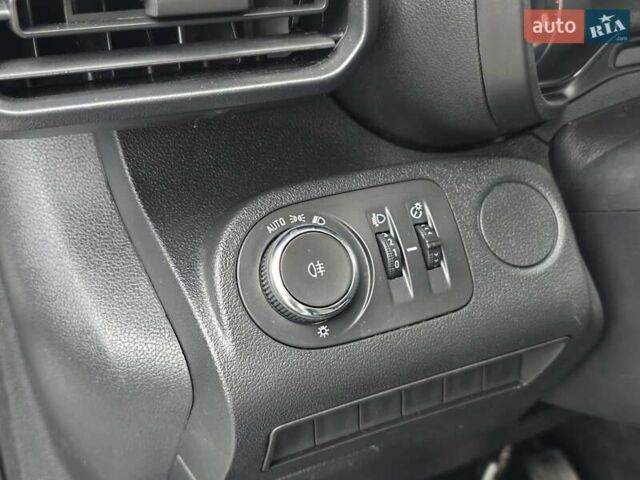 Белый Опель Combo Cargo, объемом двигателя 0 л и пробегом 93 тыс. км за 12450 $, фото 23 на Automoto.ua