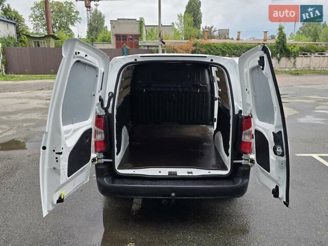 Белый Опель Combo Cargo, объемом двигателя 0 л и пробегом 93 тыс. км за 12450 $, фото 41 на Automoto.ua