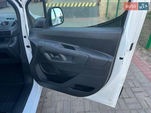 Белый Опель Combo Cargo, объемом двигателя 1.5 л и пробегом 126 тыс. км за 13300 $, фото 33 на Automoto.ua
