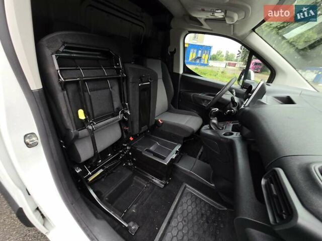 Белый Опель Combo Cargo, объемом двигателя 0 л и пробегом 93 тыс. км за 12450 $, фото 31 на Automoto.ua