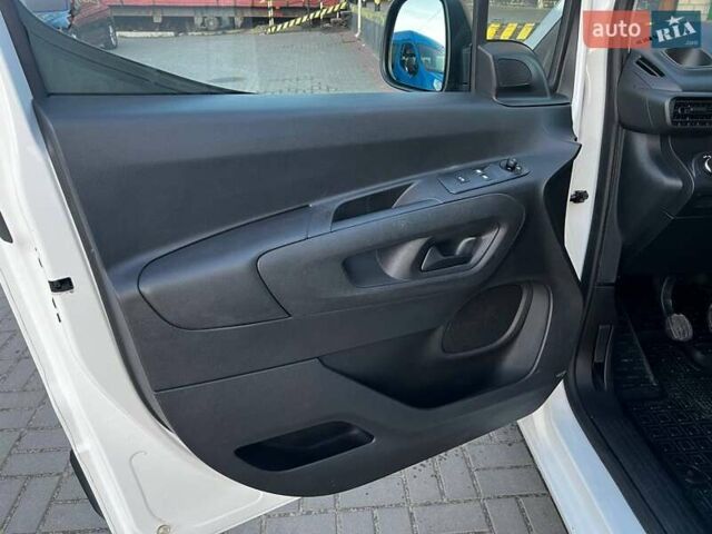 Белый Опель Combo Cargo, объемом двигателя 1.5 л и пробегом 126 тыс. км за 13300 $, фото 18 на Automoto.ua