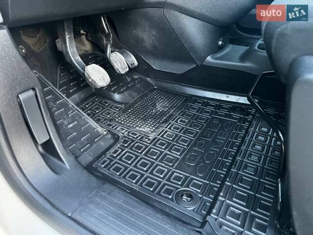 Белый Опель Combo Cargo, объемом двигателя 1.5 л и пробегом 126 тыс. км за 13300 $, фото 21 на Automoto.ua