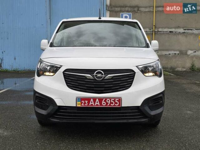 Белый Опель Combo Cargo, объемом двигателя 0 л и пробегом 93 тыс. км за 12450 $, фото 2 на Automoto.ua