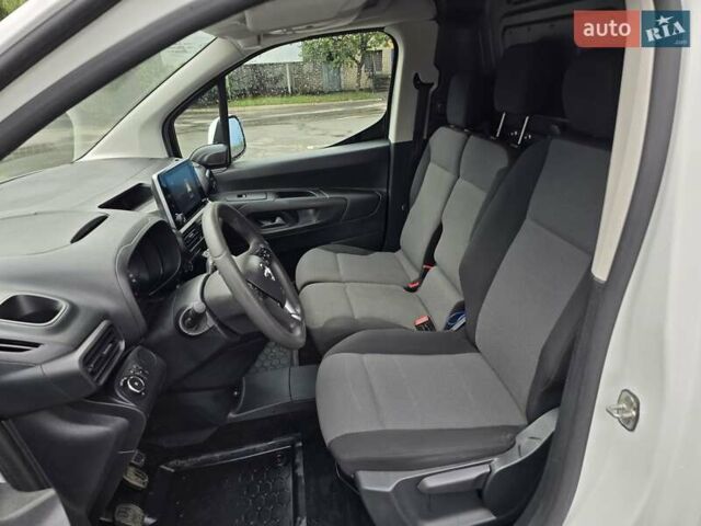 Белый Опель Combo Cargo, объемом двигателя 0 л и пробегом 93 тыс. км за 12450 $, фото 16 на Automoto.ua