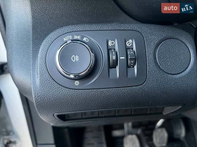 Белый Опель Combo Cargo, объемом двигателя 1.5 л и пробегом 126 тыс. км за 13300 $, фото 20 на Automoto.ua