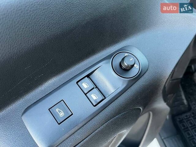 Белый Опель Combo Cargo, объемом двигателя 1.5 л и пробегом 126 тыс. км за 13300 $, фото 19 на Automoto.ua