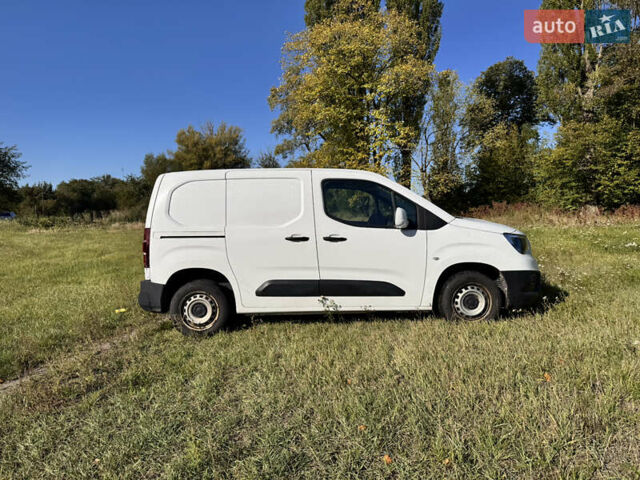 Белый Опель Combo Cargo, объемом двигателя 0 л и пробегом 124 тыс. км за 11995 $, фото 3 на Automoto.ua