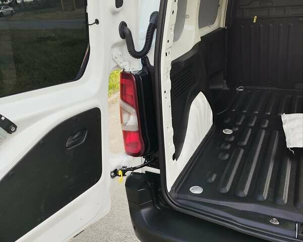 Білий Опель Combo Cargo, об'ємом двигуна 1.5 л та пробігом 188 тис. км за 11600 $, фото 13 на Automoto.ua
