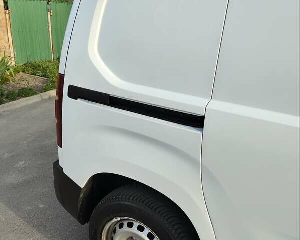 Білий Опель Combo Cargo, об'ємом двигуна 1.5 л та пробігом 188 тис. км за 11600 $, фото 6 на Automoto.ua