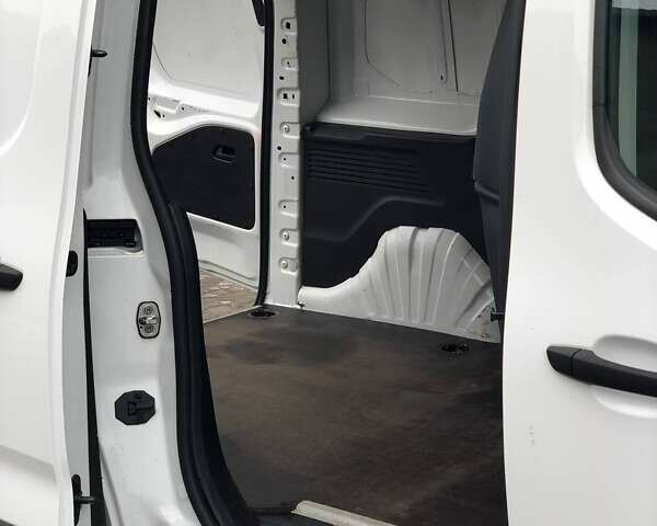 Білий Опель Combo Cargo, об'ємом двигуна 1.5 л та пробігом 126 тис. км за 13000 $, фото 7 на Automoto.ua