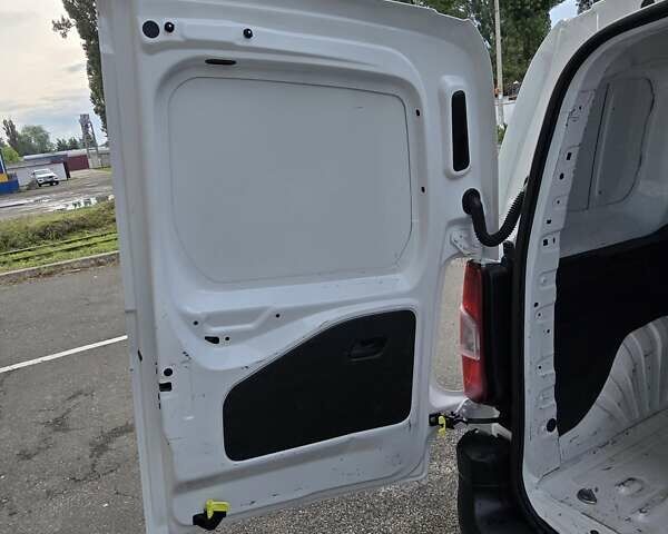Белый Опель Combo Cargo, объемом двигателя 1.5 л и пробегом 100 тыс. км за 14900 $, фото 21 на Automoto.ua
