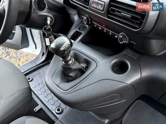 Белый Опель Combo Cargo, объемом двигателя 1.5 л и пробегом 96 тыс. км за 21500 $, фото 27 на Automoto.ua